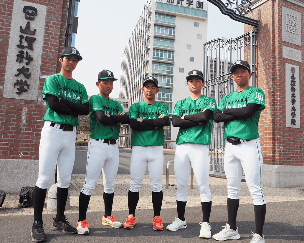 新ユニフォームに身を包んだ(左から)川﨑、新見、中村、戸田、河村の各選手