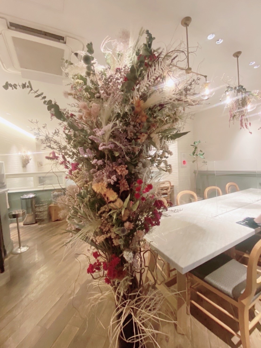 巨大なドライフラワーオブジェ