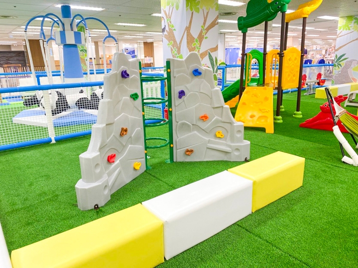 公園で人気の遊具が室内でも楽しめる