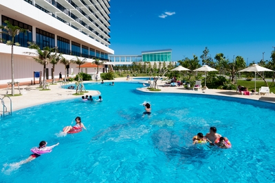 qjW8fKdPM1eqIrd25DJ7.jpg?w=940&h=940