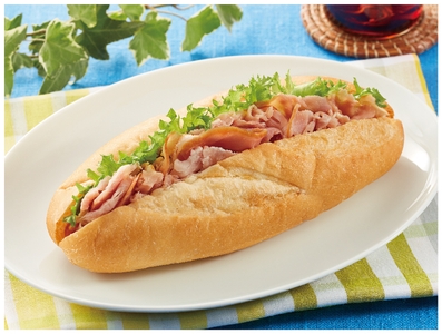 肉を味わうスモークももハムバゲット　画像