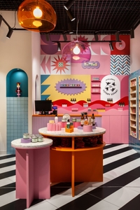 ビャウィストクの実店舗はとてもカラフル