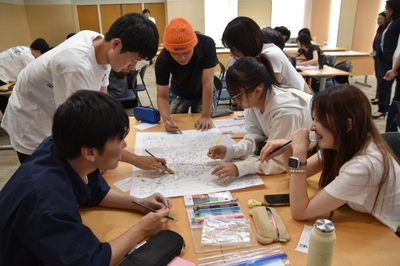 班の中で話し合いながら地図づくり