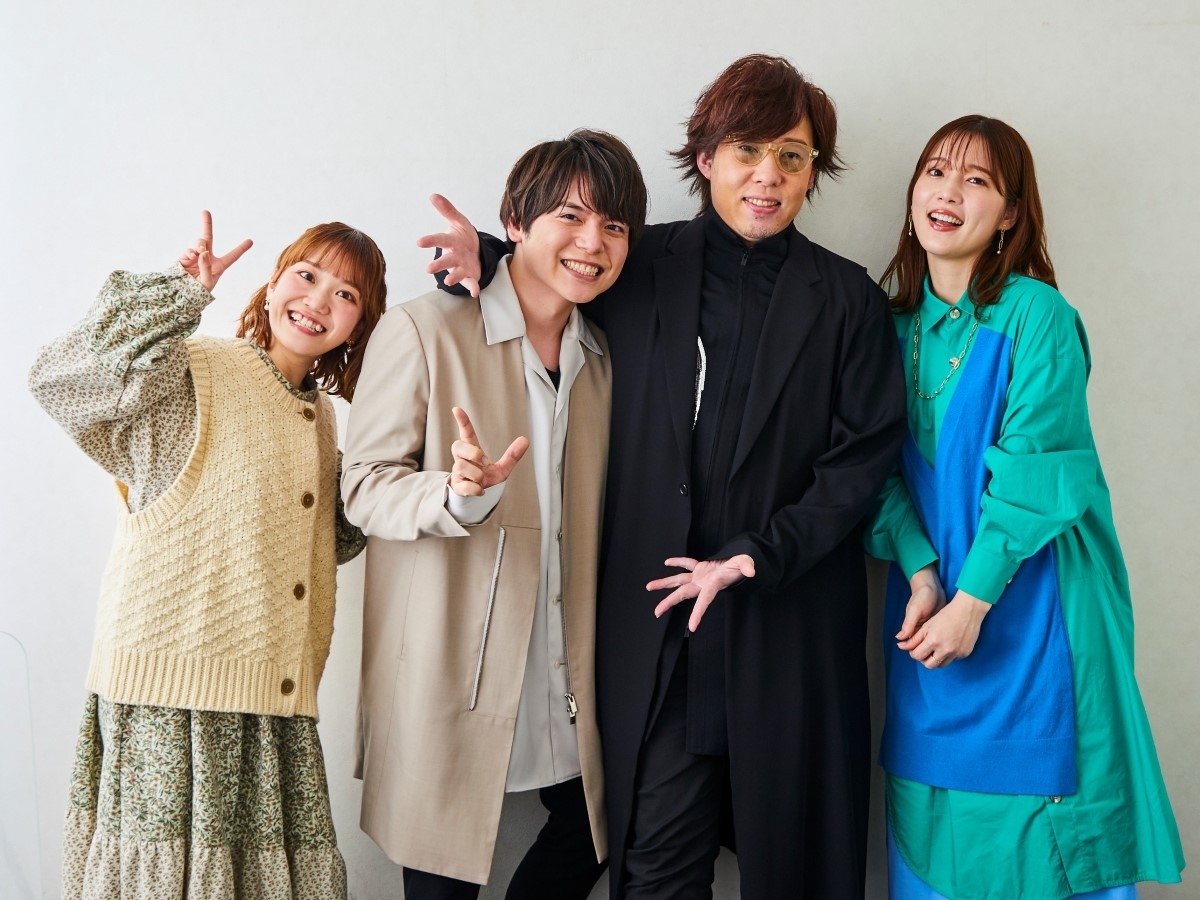 メイン声優インタビュー:左から、木野日菜さん、内田雄馬さん、日野聡さん、内田真礼さん