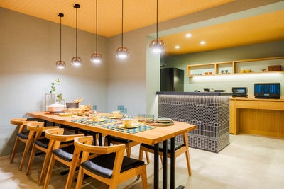 タイル（カウンター）：「セリエネロ」ASB-9722-K1・4795-K1・2222-K1・2219-K1