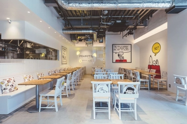 東京・大阪のPEANUTS Cafeにて、8月24日～8月31日に グラミー受賞アーティスト Laufeyとのコラボレーションが決定