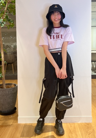 カーゴパンツでY2K風