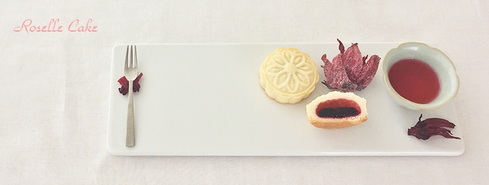 写真:限定販売中のローゼルケーキと、同社の定番商品ドライローゼル、ローゼルティー。