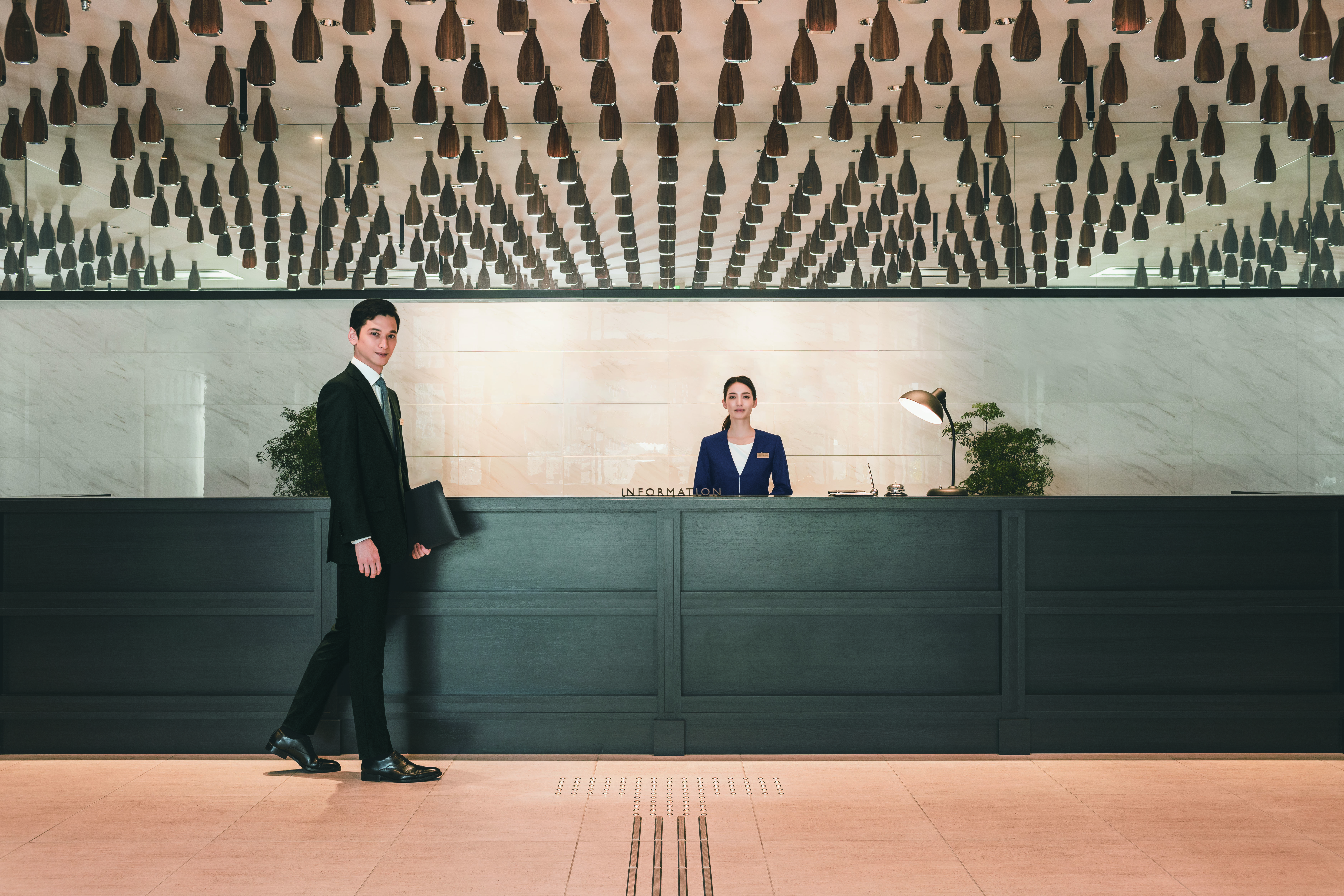 アフターコロナ。旅行客へのおもてなし力。 ホテルの顔となるコンシェルジュの全身接客。