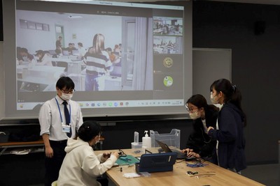  中国の学生もオンラインで同じ演習に取り組みます（画面）