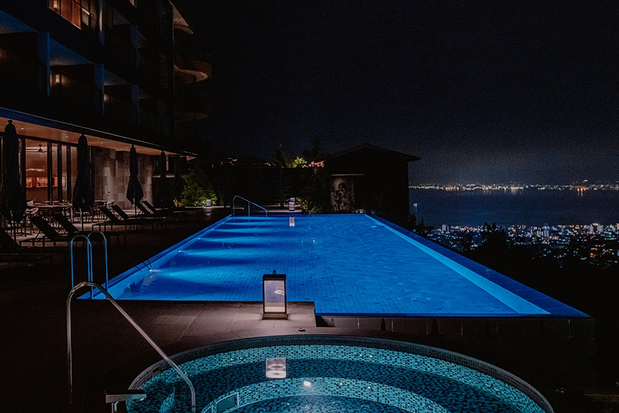 夜景とナイトプールをひとりじめ(イメージ)