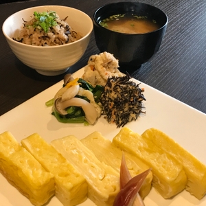 だし巻き定食(鬼おろし付)　500円　