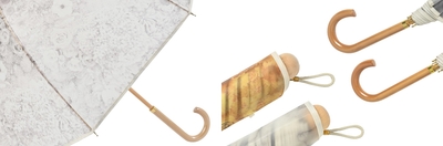 マットで透け感のある生地と温もりを感じる木の素材を使用した落ち着いたデザイン