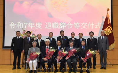 rD5uXnbCt41K0h1aT3rR.jpg?w=940&h=940