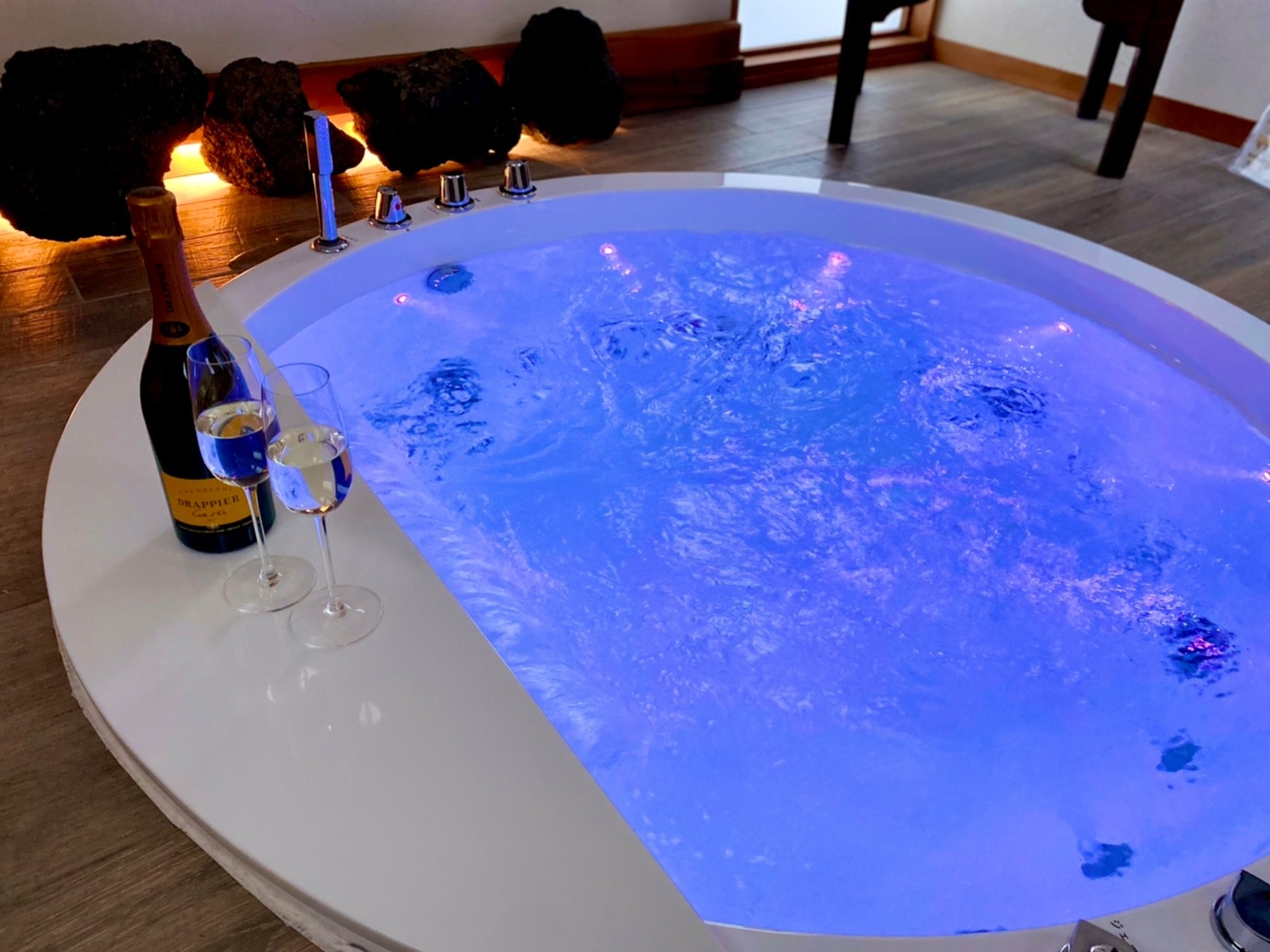 お部屋のジャグジーで時間を忘れくつろぐ時間も