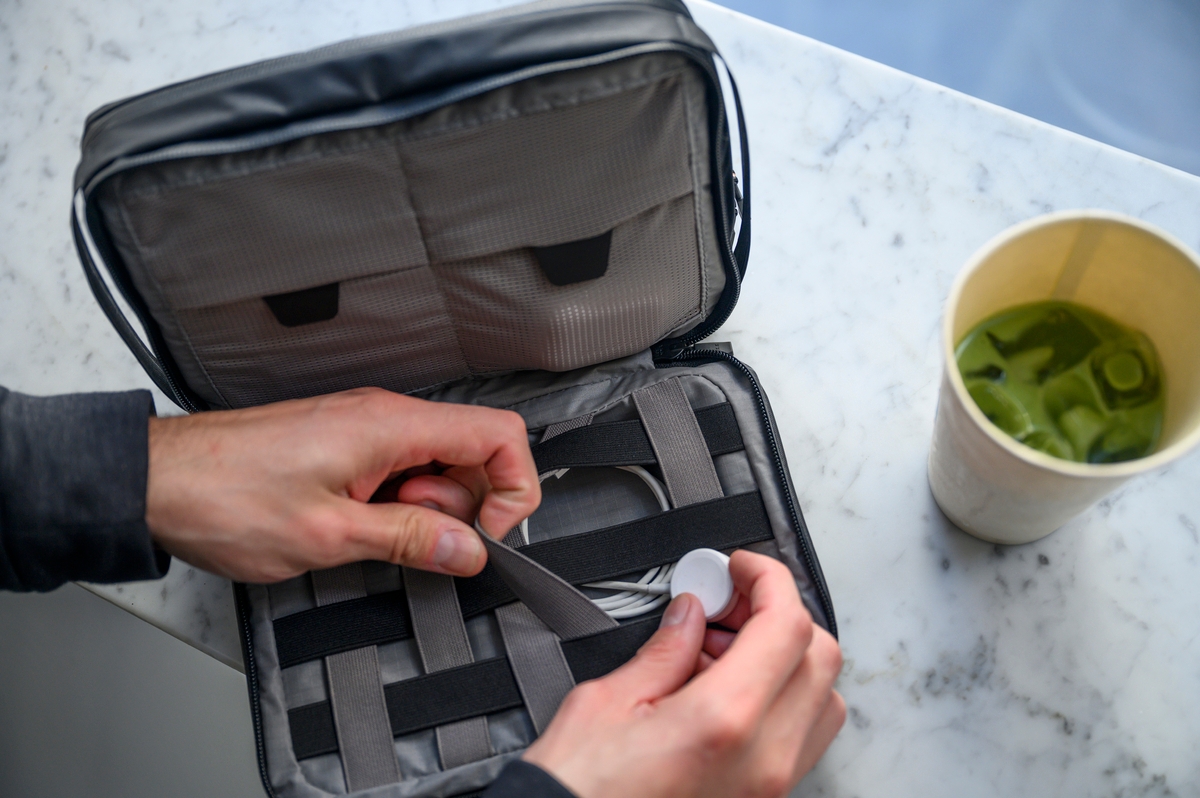 出張にも! Arrisのバックパックは大容量、容量可変!全開するバックパック!!