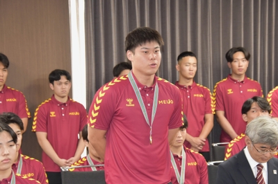 全日本インカレに向けて抱負を述べる佐藤主将