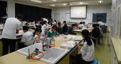 近大附属広島中学校東広島校が「わくわく体験教室」を開催　小学4～6年生を対象に、7種類の体験教室を実施