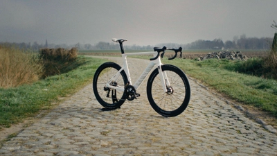 パリ~ルーベ2年連続ワンツーフィニッシュ記念 キャニオン「エアロードCFR テンソルエディション」限定発売