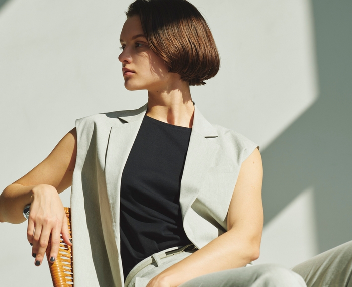 GILET 20,999 yen CUT&SEWN 5,995 yen PANTS 16,995 yen BELT 7,997 yen