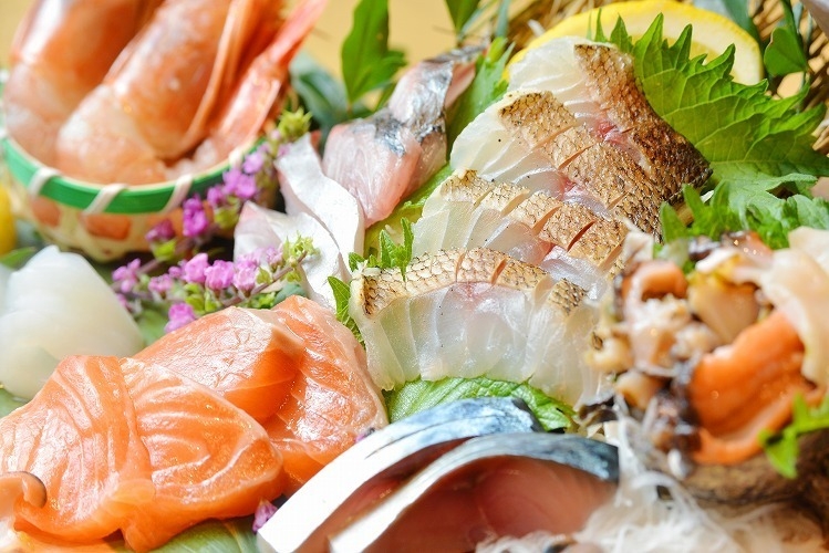 インスタ映え抜群！活イカと博多のうまいもん処『春吉ゆうちゃん』で料理とお酒を堪能してみませんか？