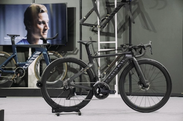 高性能エアロロード完成車 Canyon エアロードCFR Gen3 ファイナルエディション発売