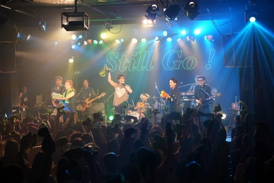 写真：源 賀津己、宮川舞子