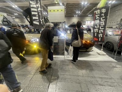 大阪オートメッセ2026グッドサンのブース。内装を“空間”として見せる構成が特徴