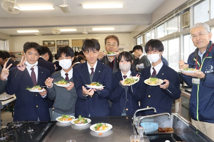 1年生も一緒に「いただきます!」