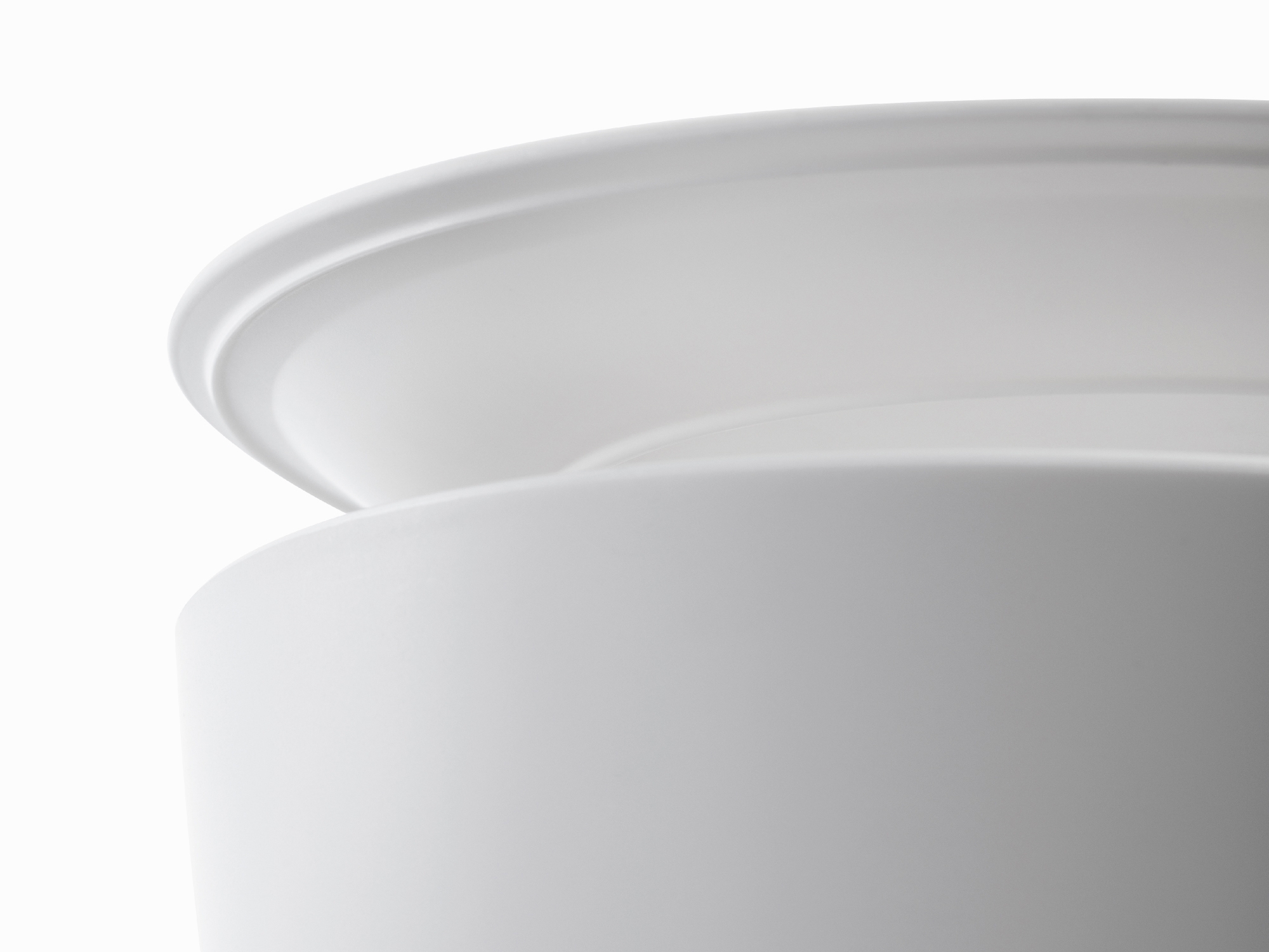 フチ裏のリブでズレ防止