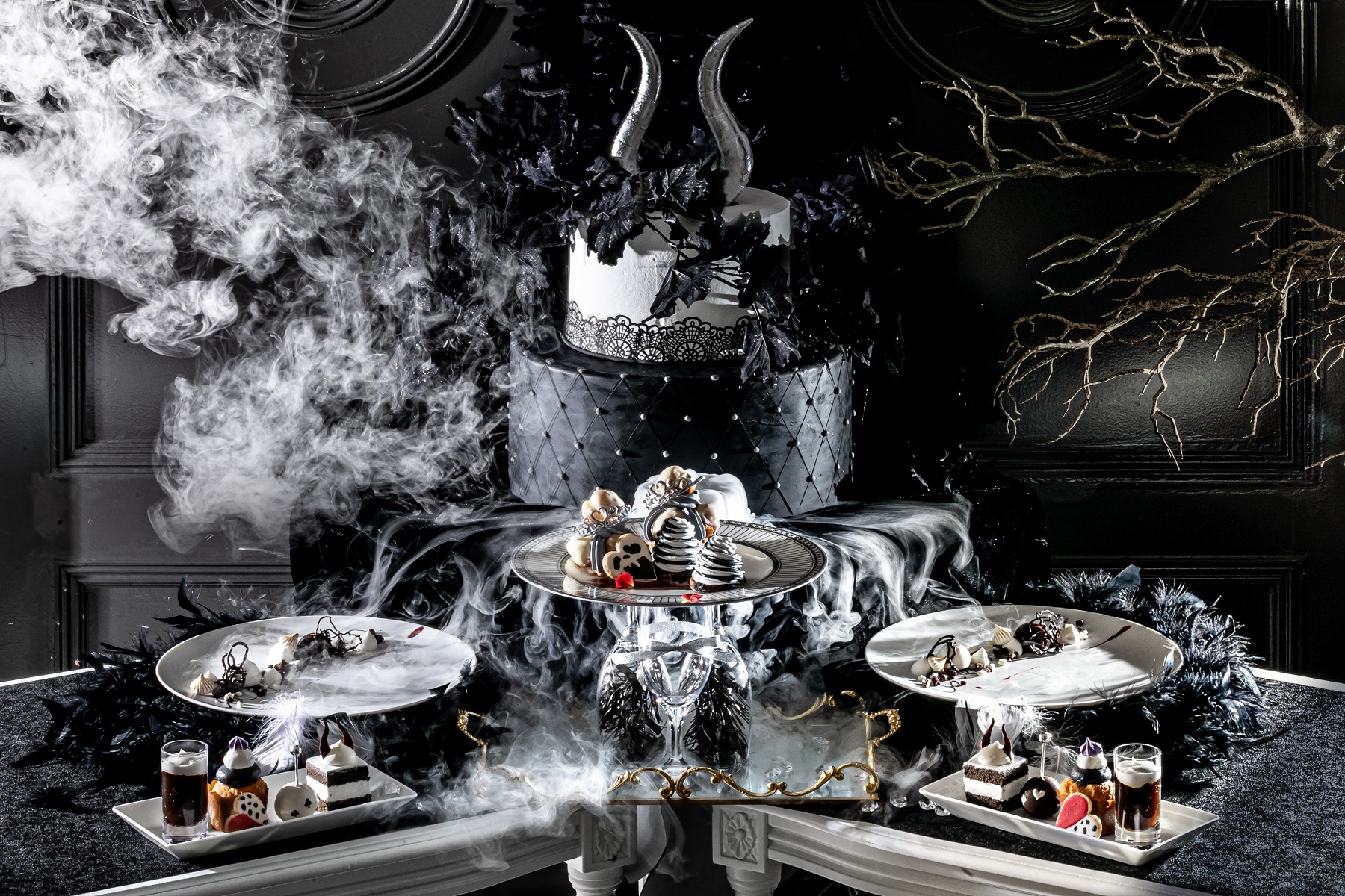 【大阪・南港】ミステリアスなヴィランズモチーフのスイーツ 『ヴィランズたちのブラックスイーツタイム』