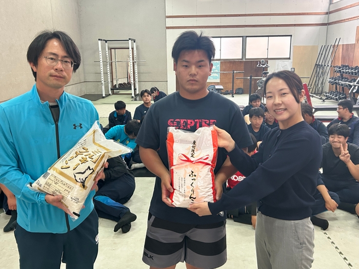 協賛品授与の様子