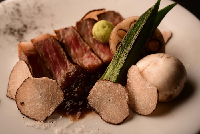 黒毛和牛のグリルと贅沢トリュフ 2,400円(税込)