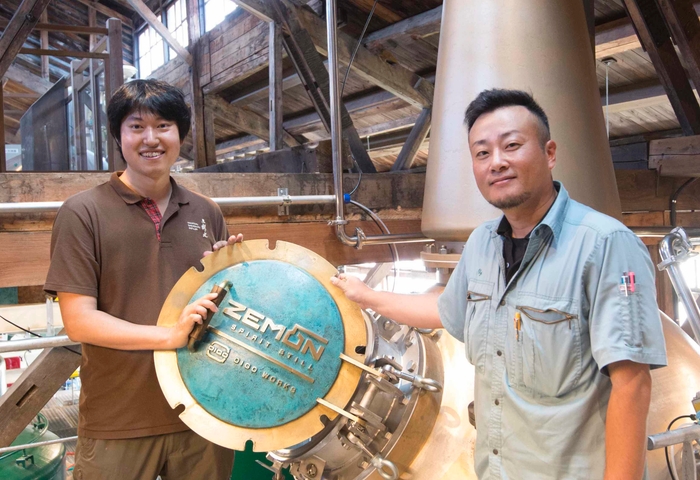 旅の案内人:稲垣 貴彦(三郎丸蒸留所)(左)&老子 祥平(老子製作所)(右)