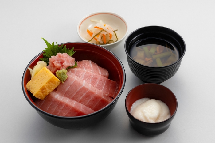 トロ鉄丼(税込2,450円)