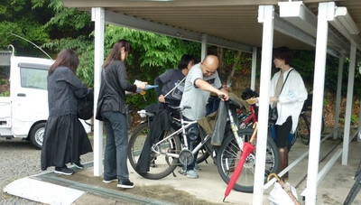 令和7年（2025年）6月に実施した自転車整備点検の様子