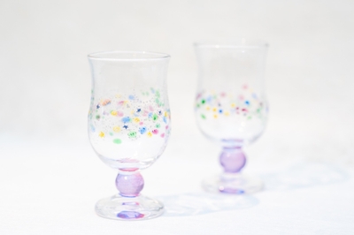 グラスやプレートなど日常に寄り添う器も