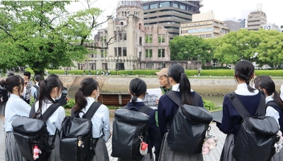 近畿大学附属広島中学校東広島校の3年生が平和学習を実施　広島平和記念公園でフィールドワークを行い、平和について考える