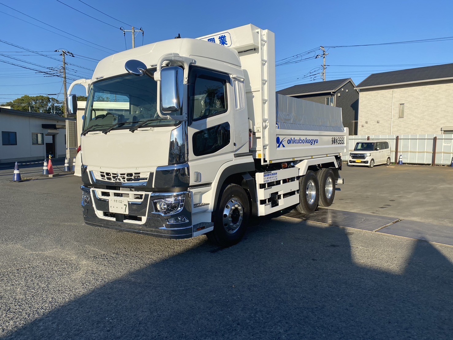 府中市建設業協会より「ダンプカー」