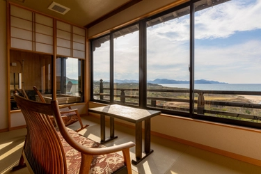 舟形の宿で味わう…秋の恵みと美酒の宵|海の京都・夕日ヶ浦温泉「一望館 はなれ櫂」