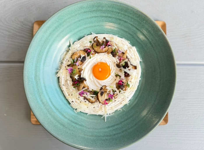 里山の恵み、松茸薫るカルボナーラうどん