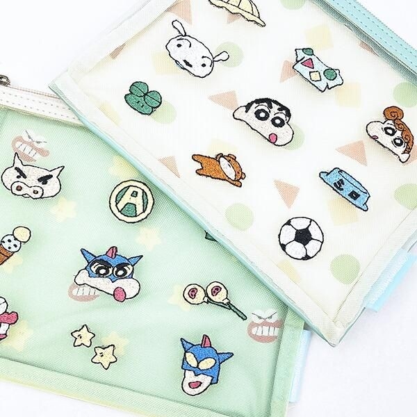 クレヨンしんちゃんらしいポップなデザインのメッシュポーチ2種。大きめサイズで使い勝手抜群。お出かけや旅行にぜひ！