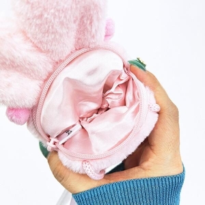 エスターバニーのふわふわなぬいぐるみアクセサリー