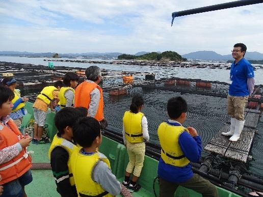 近畿大学水産研究所 小学生向け養殖講座開講 地元発明クラブの小学生たちが養殖現場を体験!