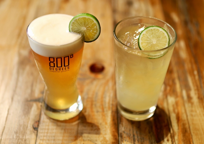 へべすのクラフトビール(左) へべすのティーレモネード(右)