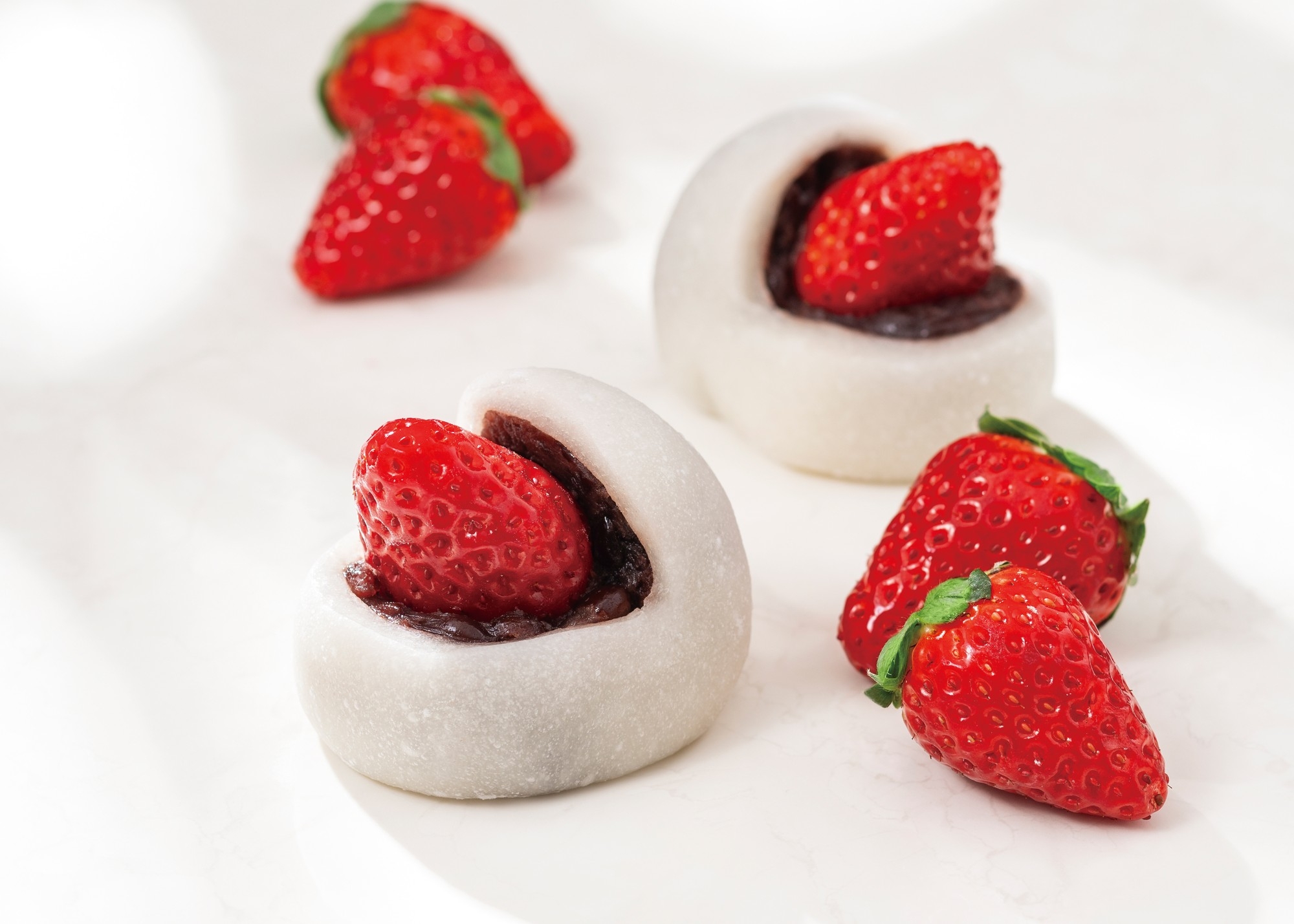 静岡県オリジナル品種苺の「きらぴ香」を使用した『極み果実大福』2月限定・金土日祝の11日間だけの特別販売