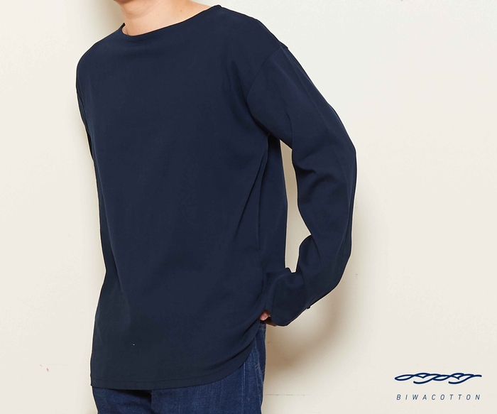 <ユニセックス>ビワコットンボートネックTシャツ(男性/4サイズ着用)