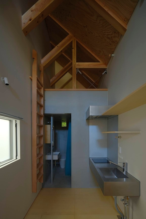 ロフト梯子・収納時(写真:鳥村鋼一)