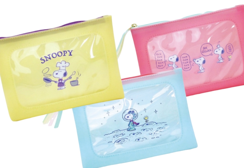 ふにふにつるりでシャーベットカラー。スヌーピーシリコンポーチがクセになる