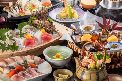 造りや魚しゃぶで8種の魚介を存分に味わう魚魚（とと）会席/一例